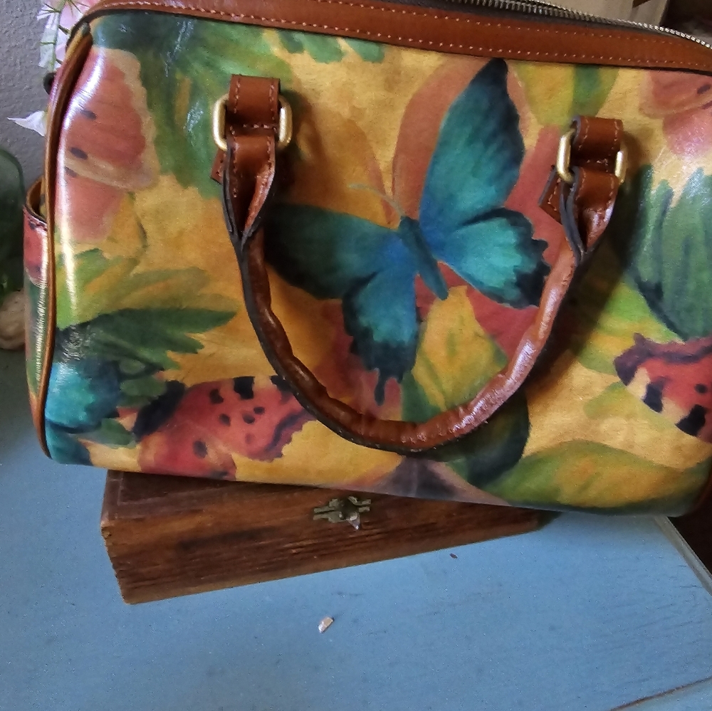 NWT  Patricia Nash all leather purse